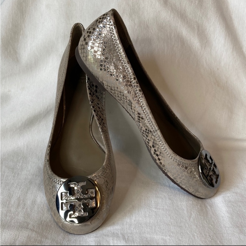 Tory Burch Flat - silver snake print